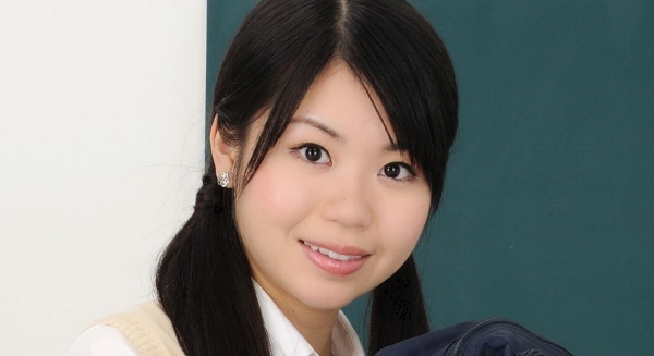 池原冬実 紺色ハイソックスなプリスカ制服画像