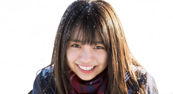 大原優乃 紺色ハイソックスなセーラー服画像