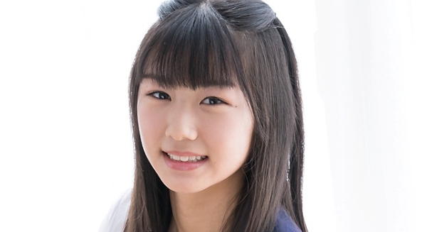 堀北美桜 紺色ハイソックスなセーラー服画像2