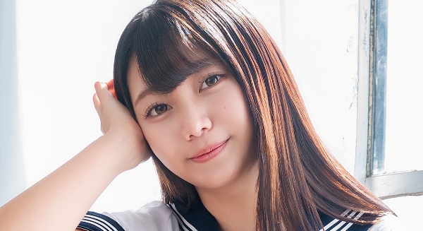 谷村凪咲 白ソックスなセーラー服画像2