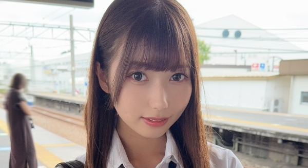 逢沢みゆ チェック柄プリスカの制服画像
