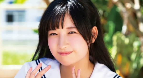 矢澤サエ 白ソックスなセーラー服画像