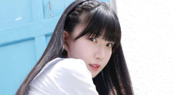 五百木いお 紺色ハイソックスなセーラー服画像2