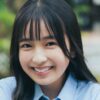 齋藤心春 ブルーのシャツとグレイのプリスカ制服画像