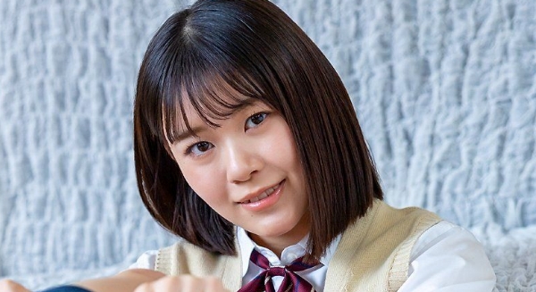 大空りま 紺色ハイソックスなプリスカ制服画像2