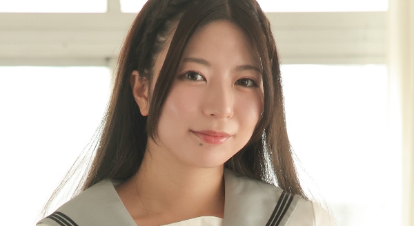 池田あゆあ 紺色ハイソックスなセーラー服画像