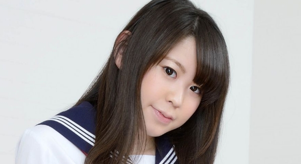 加藤シーナ 紺色ハイソックスなセーラー服画像