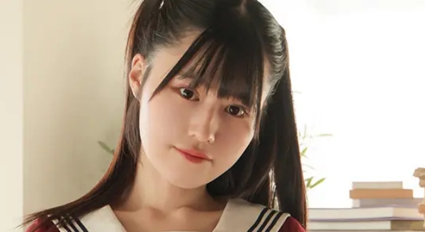 河合はるか 黒ニーハイなセーラー服画像