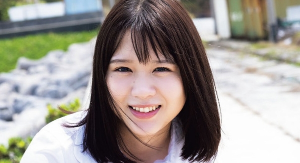 小倉七海 真っ白な素足にプリスカの制服画像