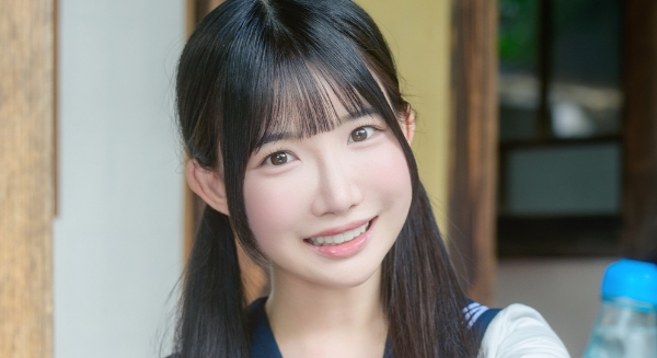 五百木いお 白ソックスなセーラー服画像