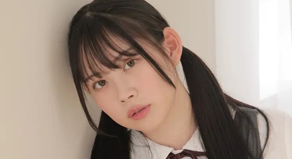篠見星奈 紺色ハイソックスなジャンスカ制服画像