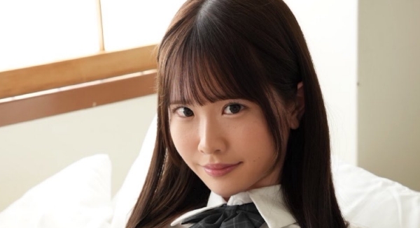 白上咲花 パンチラしているプリスカ制服画像