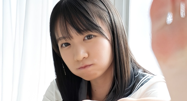 椿野ゆうこ パンチラしているセーラー服画像