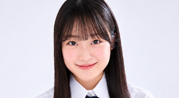 髙橋舞桜 紺色ソックスなプリスカ制服画像