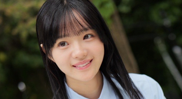 井上もも 紺色ハイソックスなプリスカ制服画像