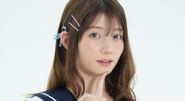 瀬戸環奈 黒パンストなセーラー服画像
